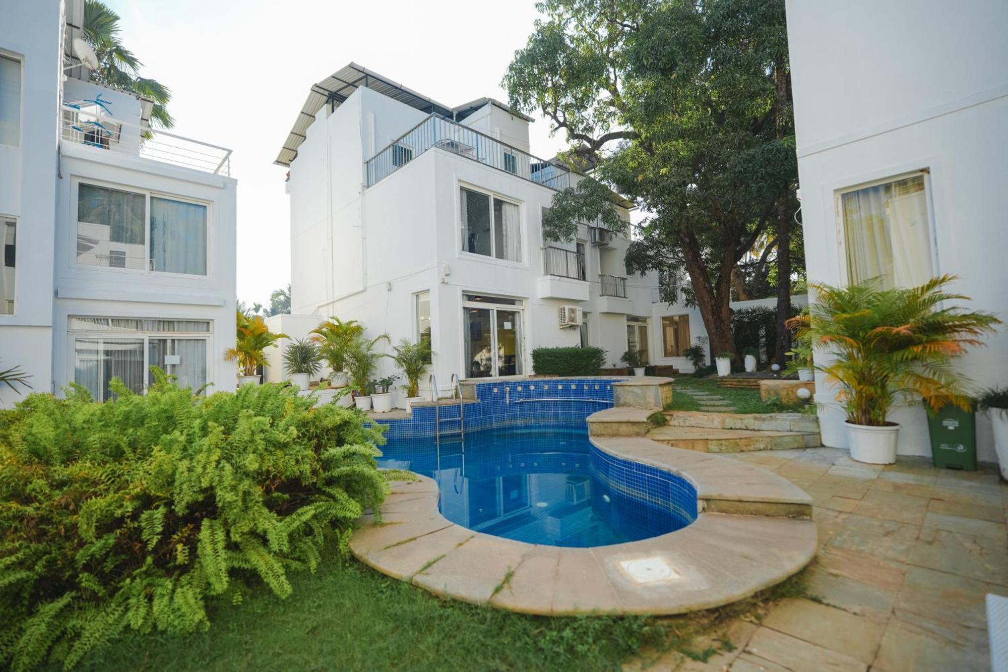 Villa M - Jia 3: Poolside Retreat in Candolim Exterior photo