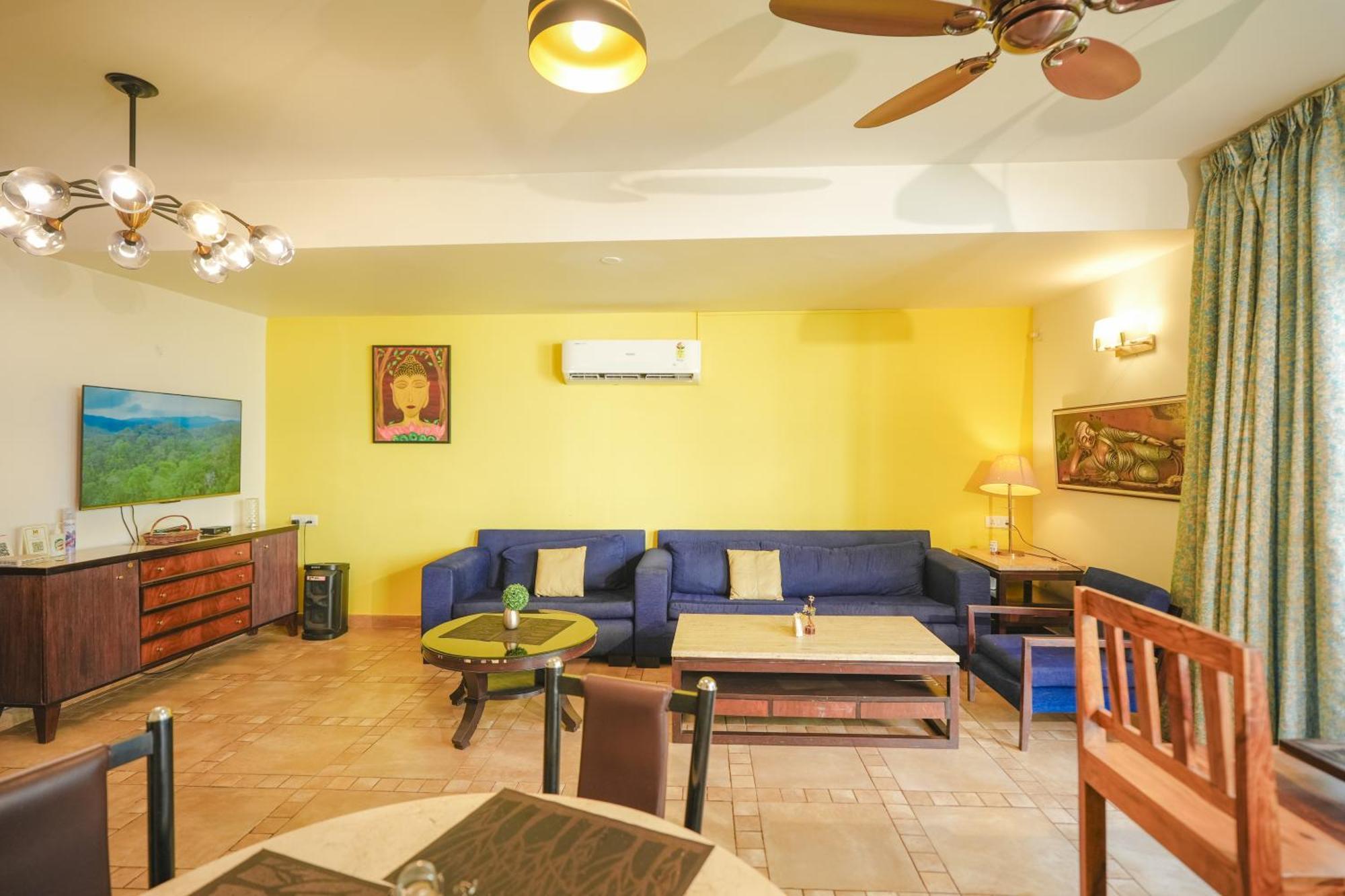 Villa M - Jia 3: Poolside Retreat in Candolim Exterior photo
